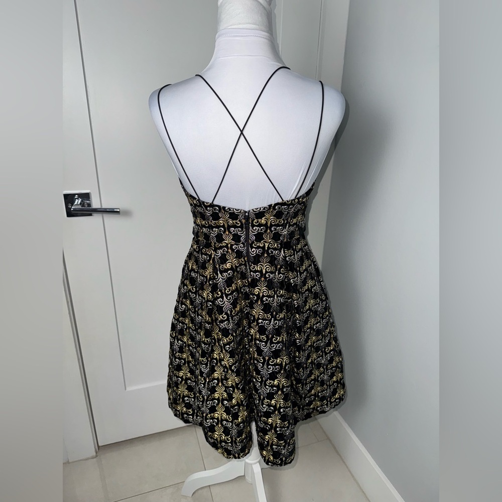 Alice + Olivia Marilla Cocktail Dress/Size 4 - Picture 6 of 10